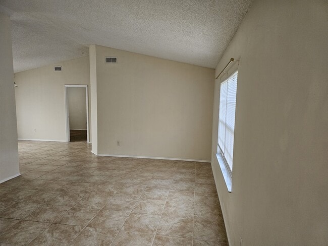 Building Photo - 311 Oak Ln Dr