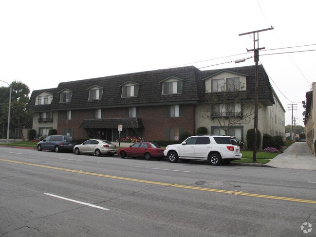 Building Photo - Crown Apartments