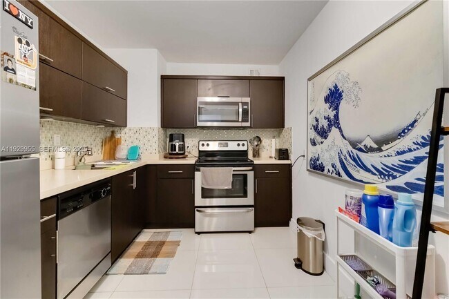 Foto del edificio - 100 Bayview Dr