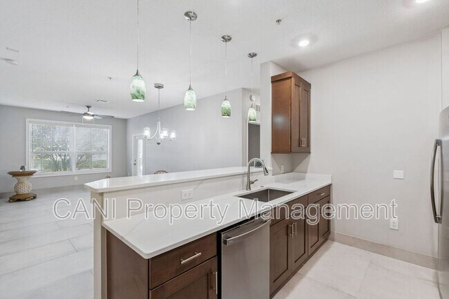 Building Photo - 2484 San Tecla St
