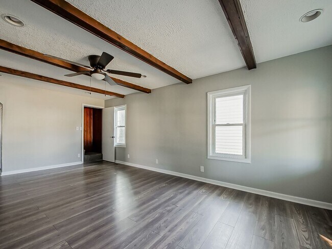 Building Photo - AVAILABLE NOW! Beautifully Updated Warren ...
