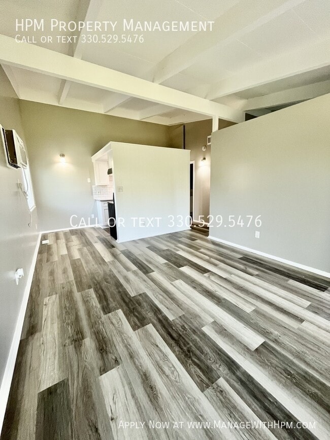 Building Photo - 883 Bryant Ave