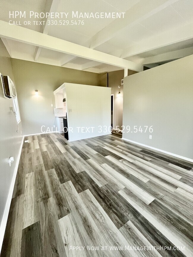 Foto del edificio - 883 Bryant Ave