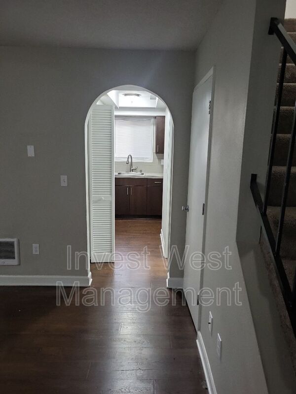 Foto del edificio - 3017 E 20th St