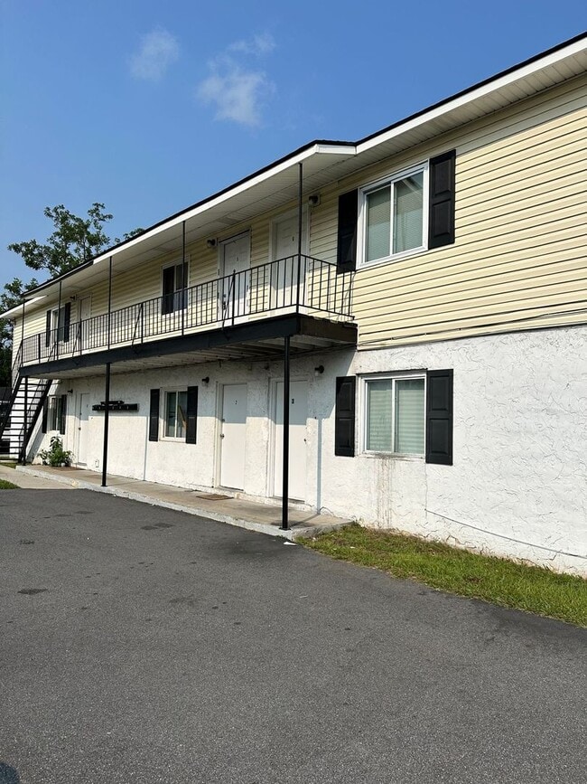 Building Photo - 1301 Stiles Ave