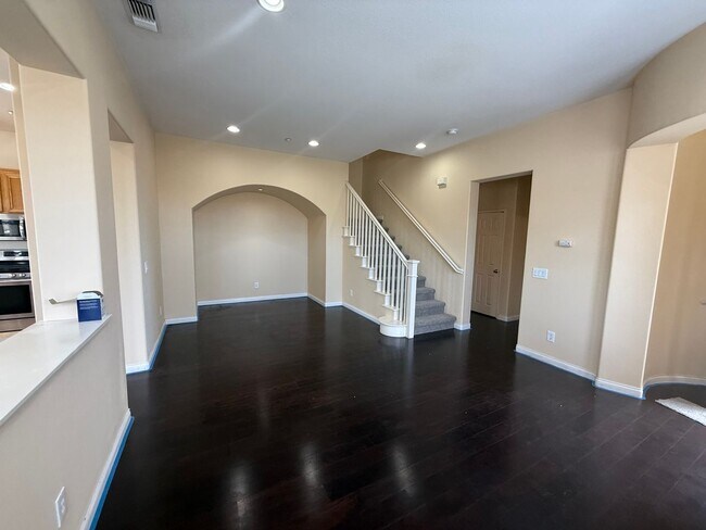 Foto del edificio - Elegant Scripps Ranch Home with 2 Car Garage!