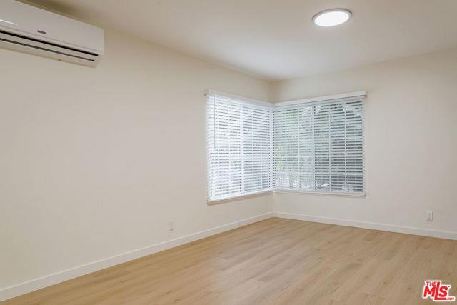 Foto del edificio - 2401 Beachwood Dr