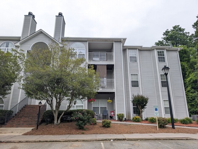 Building Photo - 132 Rivertree Ln