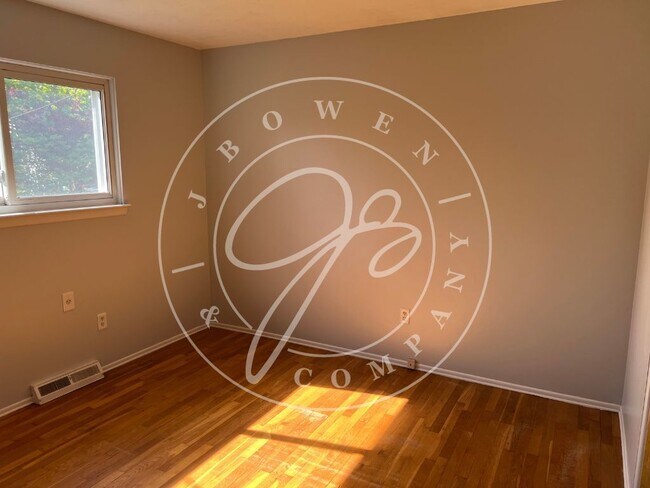 Foto del edificio - "Charming upgraded 4 bedroom home in Holland.