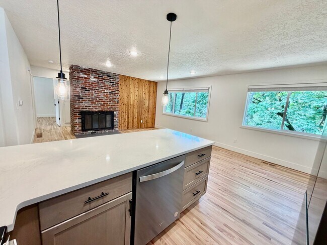 Building Photo - 7407 SW 36th Ave
