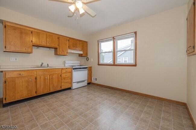 Foto del edificio - 817 Ringwood Ave