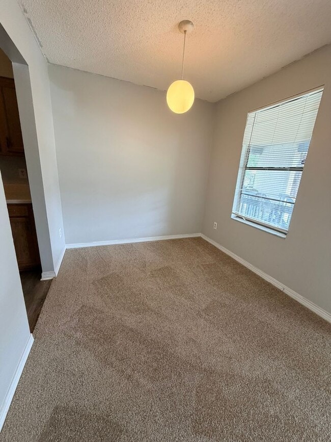 Building Photo - 460 Bentwood Ln