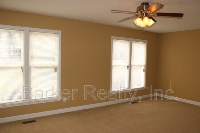 Foto del edificio - 905 Oakwater Dr