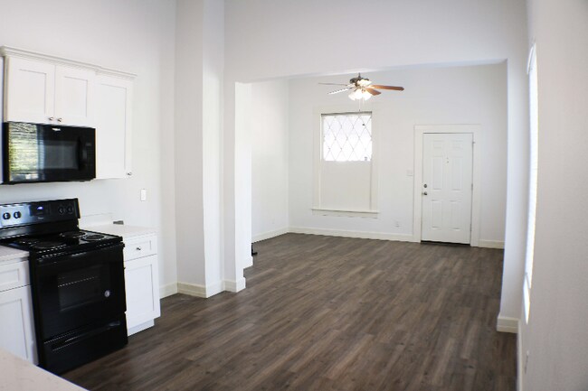 Building Photo - 2120 Monterey St