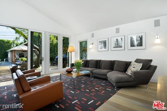 Building Photo - 3 br, 3 bath House - 740 N Martel Ave