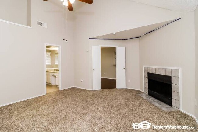 Building Photo - PRICE DROP!!  Newly renovated spacious 3 b...