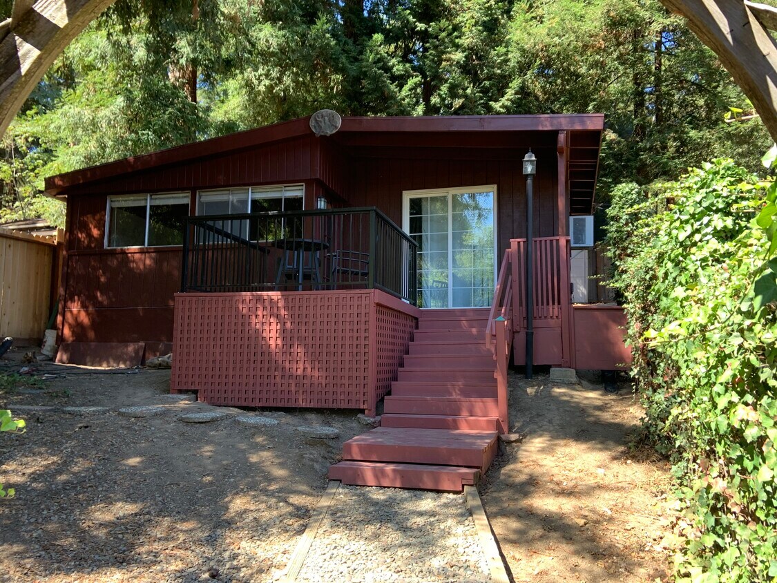 Front - 17958 Redwood Dr