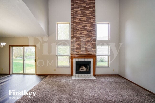 Building Photo - 1558 Royal Oak Dr