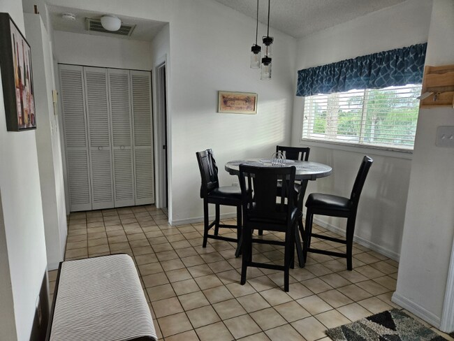 Foto del edificio - 114 Beach Park Ln