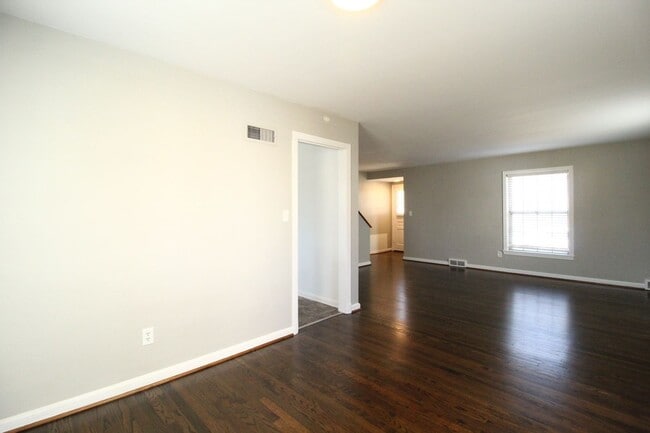 Building Photo - February FREE On This 2 Bedroom 2 Bath Duplex In The Waldo Area
