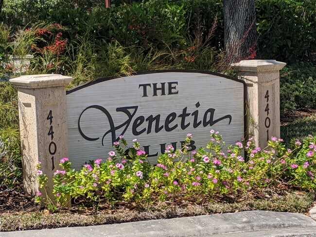 Foto del edificio - 4437 Corso Venetia Blvd