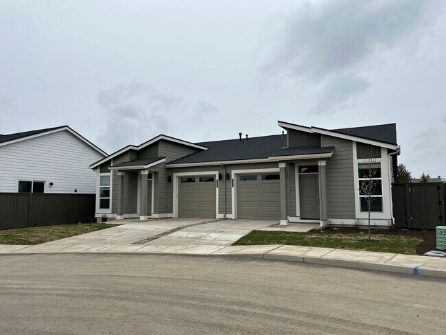 Foto del edificio - Luxury 2BR Duplex Near Old Mill District & Trails – Apply Today!