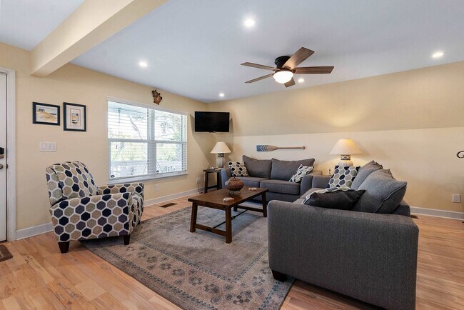 Foto del edificio - 123 Ferdinand Ave