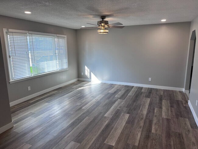 Living Room - 1304 Overlook Dr