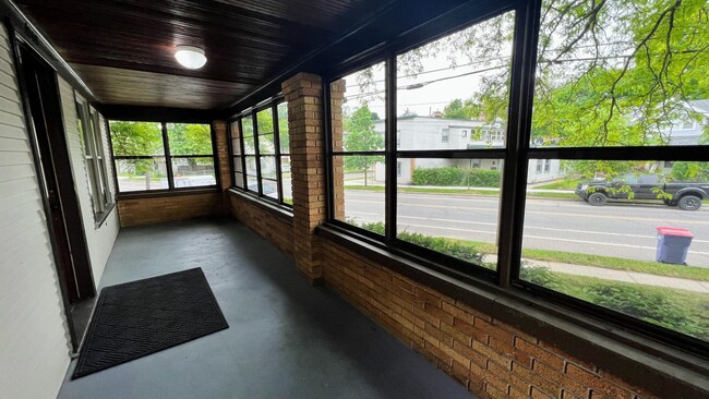 Building Photo - 1308 Kalamazoo Ave SE