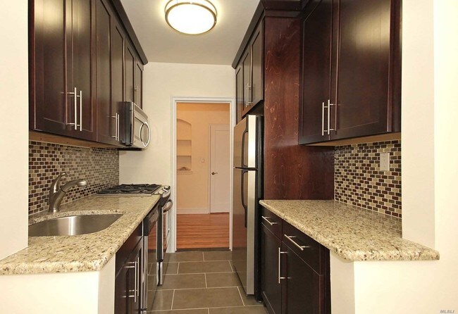 Foto del edificio - 160 S Middle Neck Rd