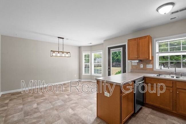 Building Photo - 11 Sawtooth Oak Cir