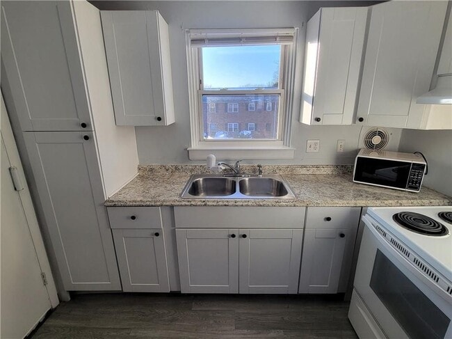 Building Photo - 70 Carroll Ave