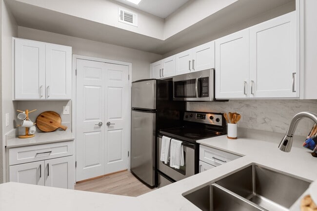 Building Photo - Townhomes of Bent Tree