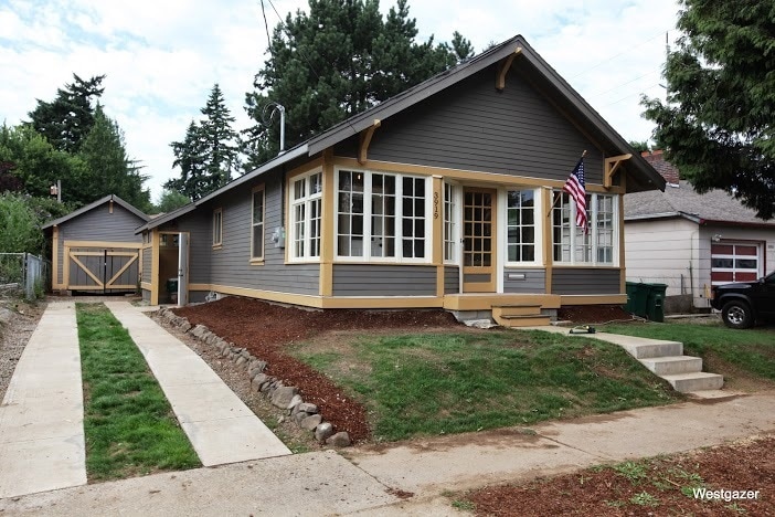 CUTE COTTAGE IN MILWAUKIE! - CUTE COTTAGE IN MILWAUKIE!