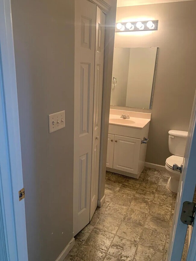 Building Photo - 751 Merlins Way