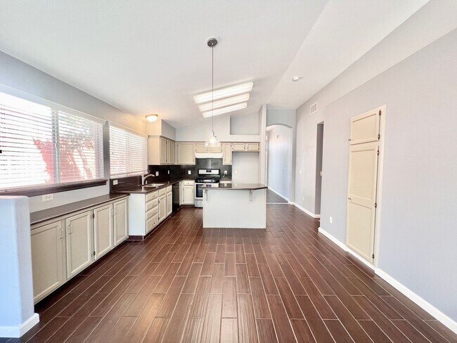 Foto del edificio - $2,195 Milburn & Herndon, 4 Bedroom Home -...