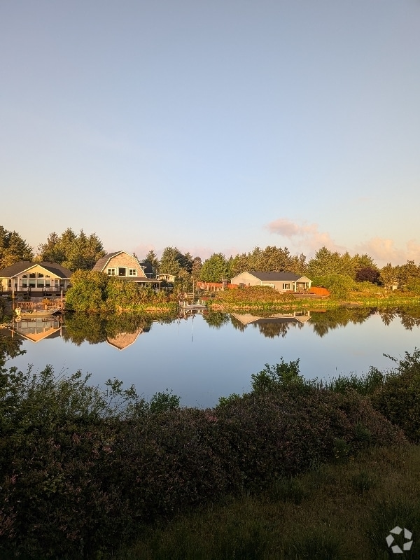Building Photo - 871 Pheasant Ct SW