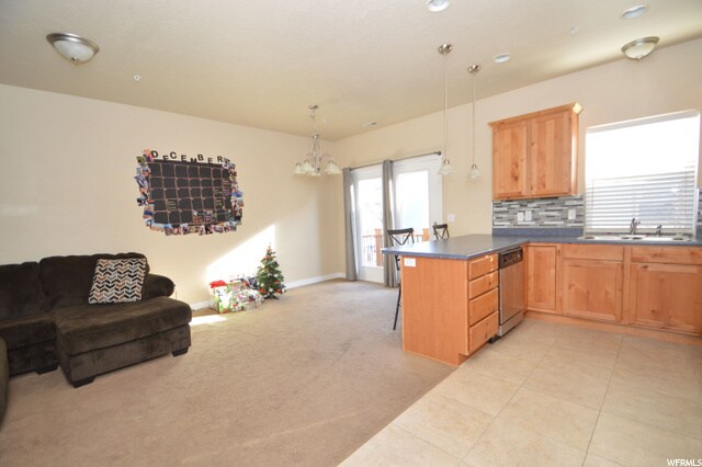 Kitchen bar for additional seating - 1048 N Shepard Creek Pky