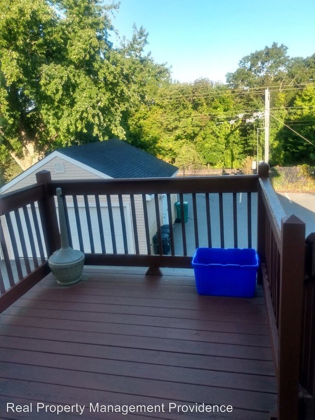 Building Photo - 483 S Main St