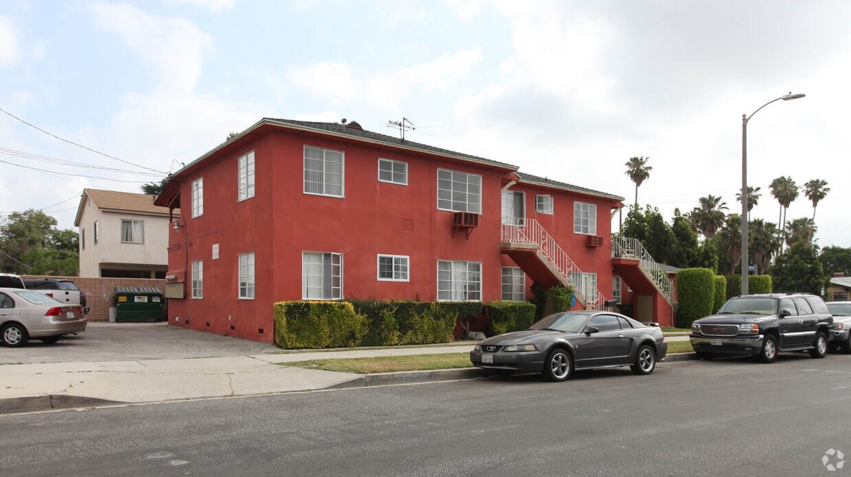 Primary Photo - 7303 Woodley Ave