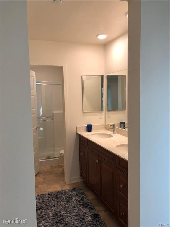 Building Photo - 4 br, 4 bath Townhome - 530 S Harbor Blvd