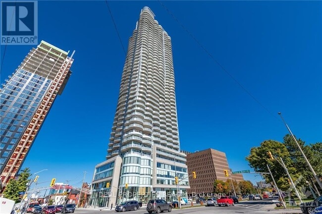 Photo du bâtiment - 805 Carling Ave