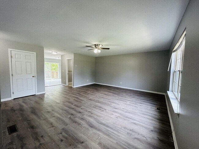 Building Photo - 13-15 Shenandoah Dr.