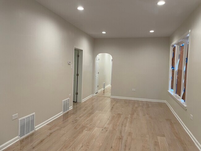 Foto del edificio - 2706 E 78th St