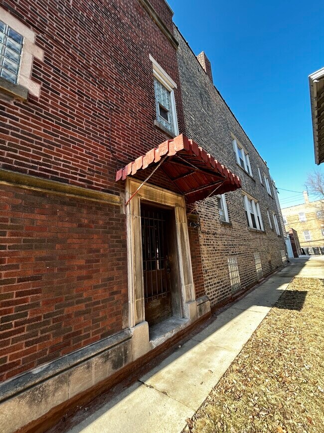 Building Photo - 1740 W Garfield Blvd