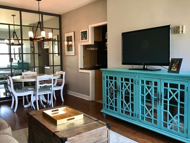 Building Photo - Great Junior 1 Bedroom In DuPont Circle