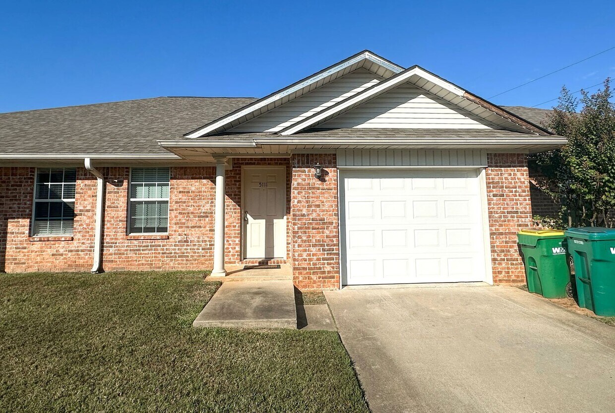 Primary Photo - Galloping Way Triplex