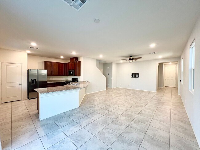 Building Photo - Gorgeous 4BD/3BA home w/ loft in Tule Spri...