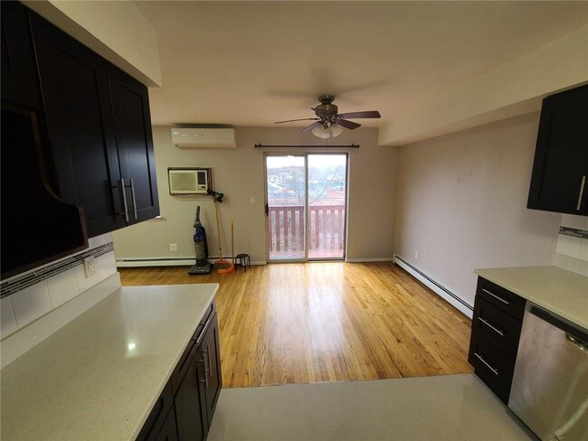 Building Photo - 219 Mosel Ave