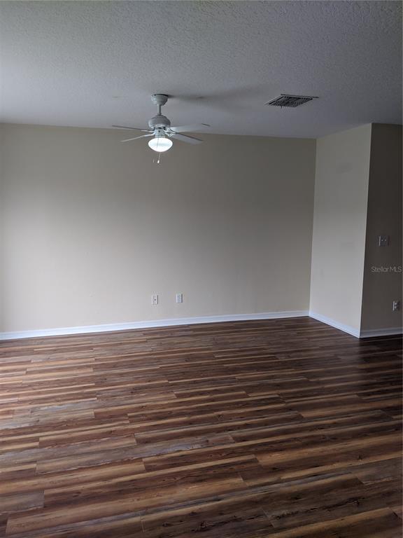 Building Photo - 600 Cresting Oak Cir